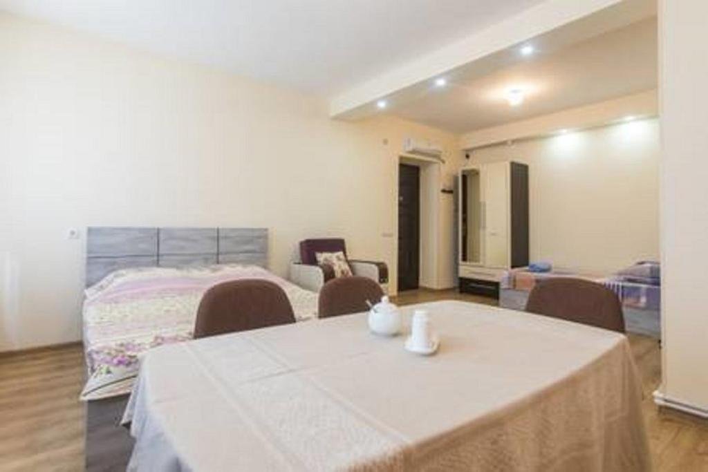 Тбилиси: New Studio in Old Tbilisi Sololaki