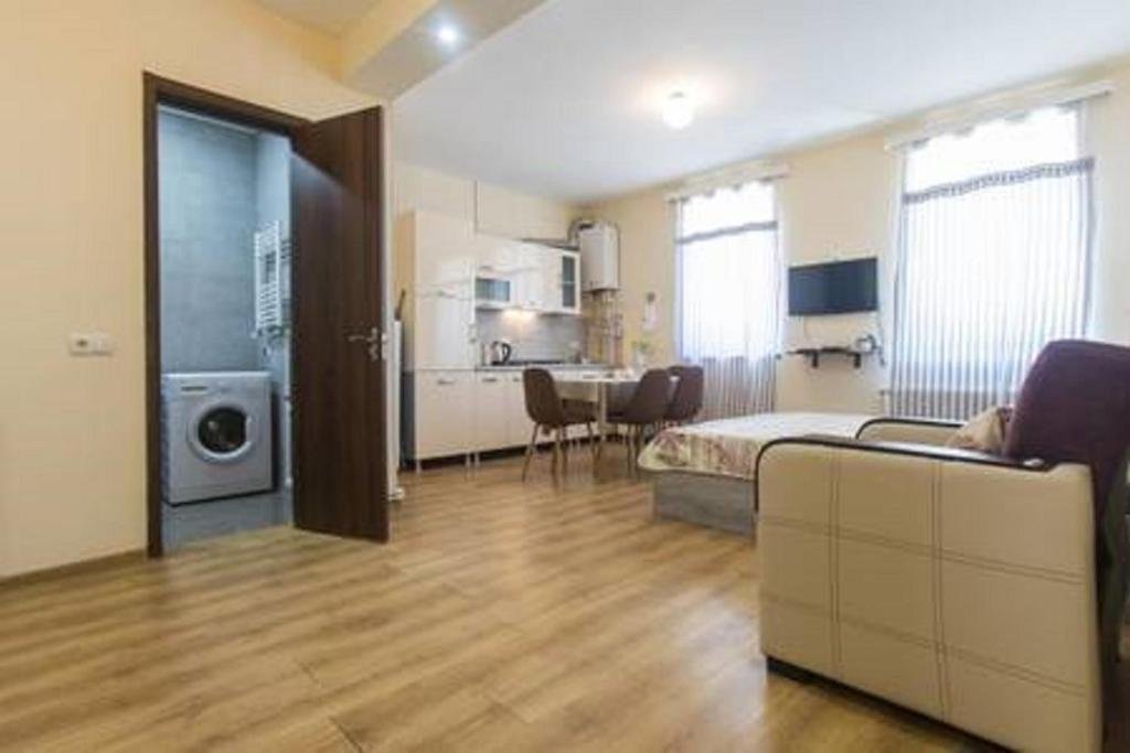 Тбилиси: New Studio in Old Tbilisi Sololaki