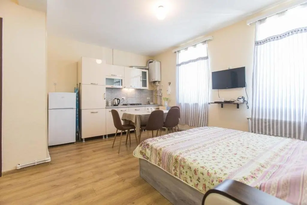 Тбилиси: New Studio in Old Tbilisi Sololaki
