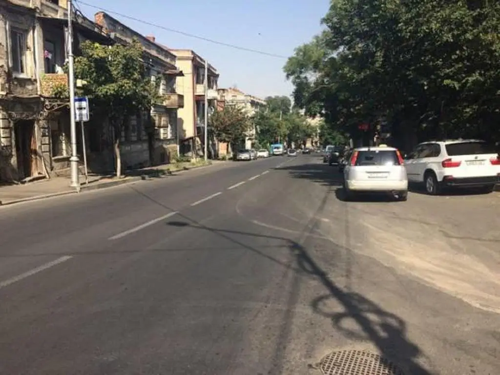 Тбилиси: New Studio in Old Tbilisi Sololaki