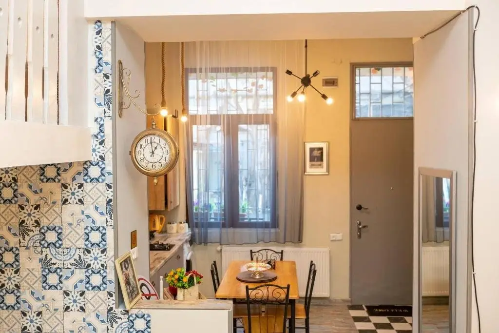 Тбилиси: New 30 Small Mezzanine Apartment Near Fabrika