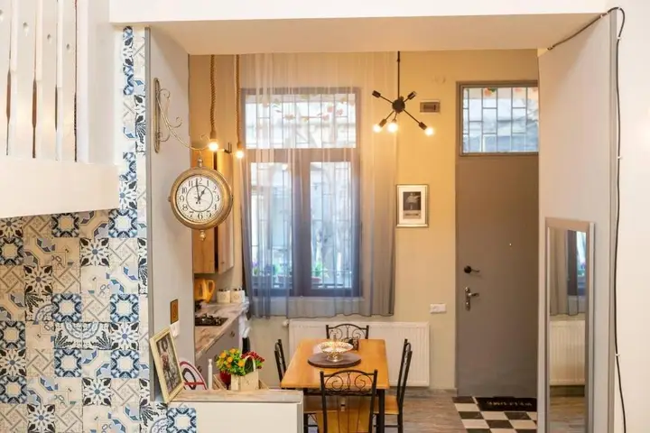 Тбилиси: New 30 Small Mezzanine Apartment Near Fabrika