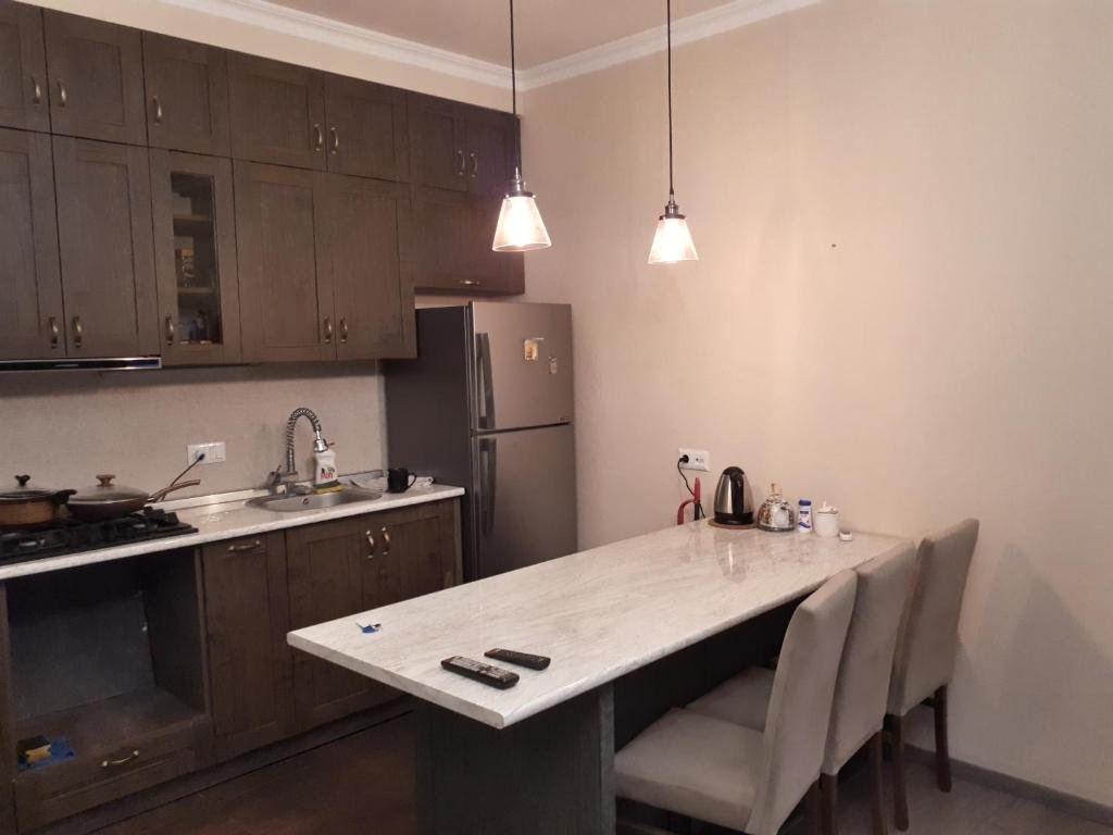 Тбилиси: Tbilisi, Saburtalo, Tsintsadze 26