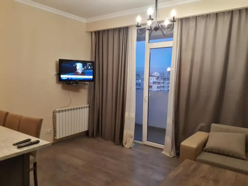 Тбилиси: Tbilisi, Saburtalo, Tsintsadze 26