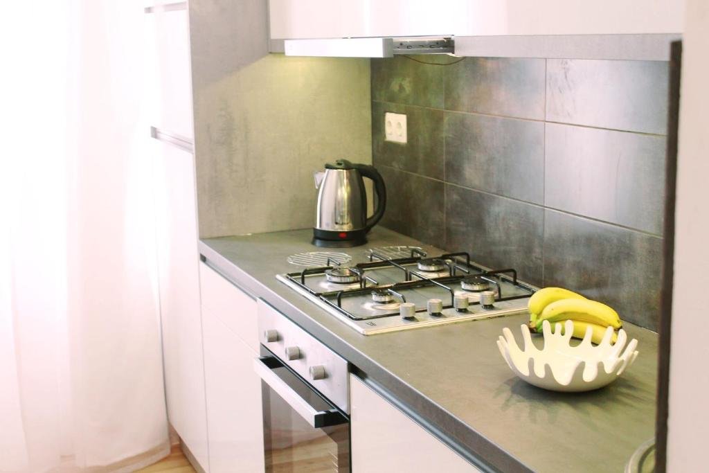 Тбилиси: Studio Apartment Next To Liberty Square With Separate Bedroom And Kitchen