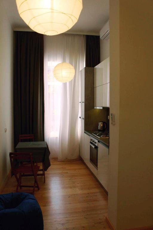 Тбилиси: Studio Apartment Next To Liberty Square With Separate Bedroom And Kitchen
