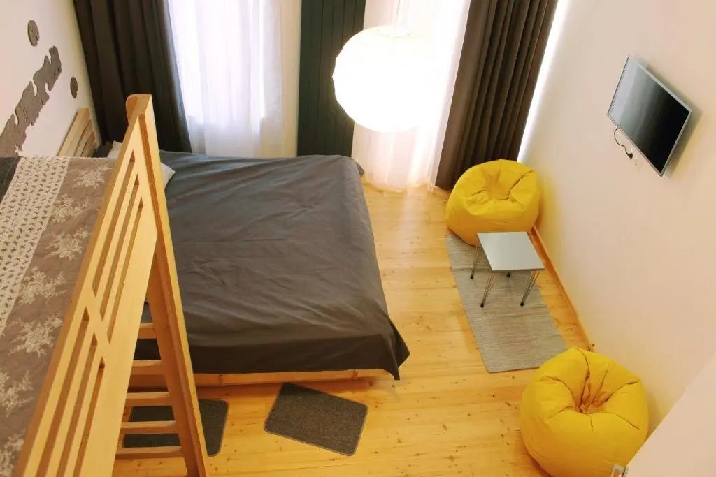 Тбилиси: Studio Apartment Next To Liberty Square With Separate Bedroom And Kitchen