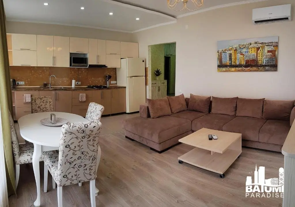 Батуми: Spaceous Apartment 10 Minutes From The Beach