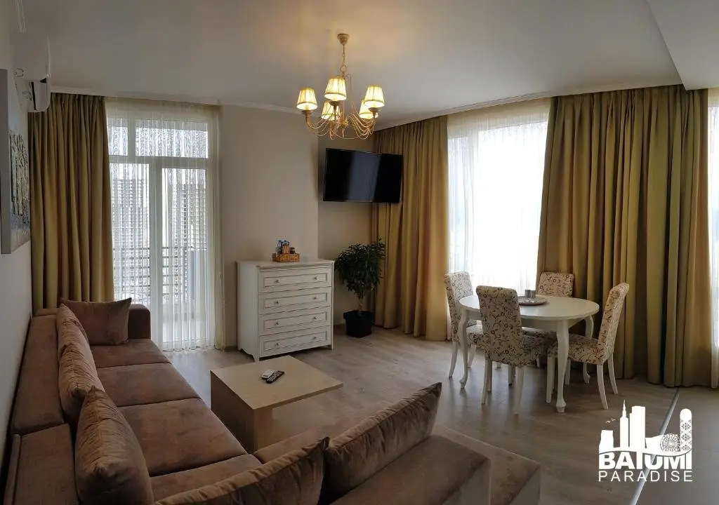 Батуми: Spaceous Apartment 10 Minutes From The Beach