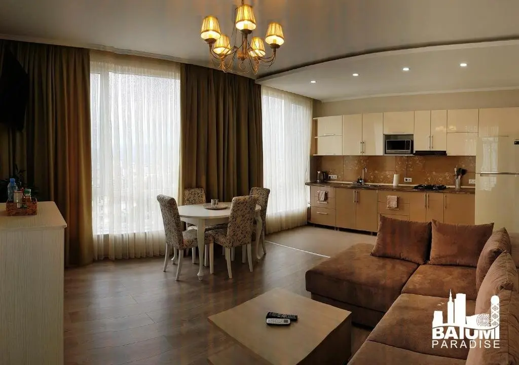 Батуми: Spaceous Apartment 10 Minutes From The Beach