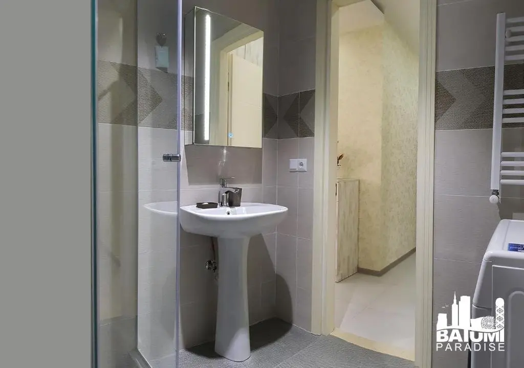 Батуми: Spaceous Apartment 10 Minutes From The Beach
