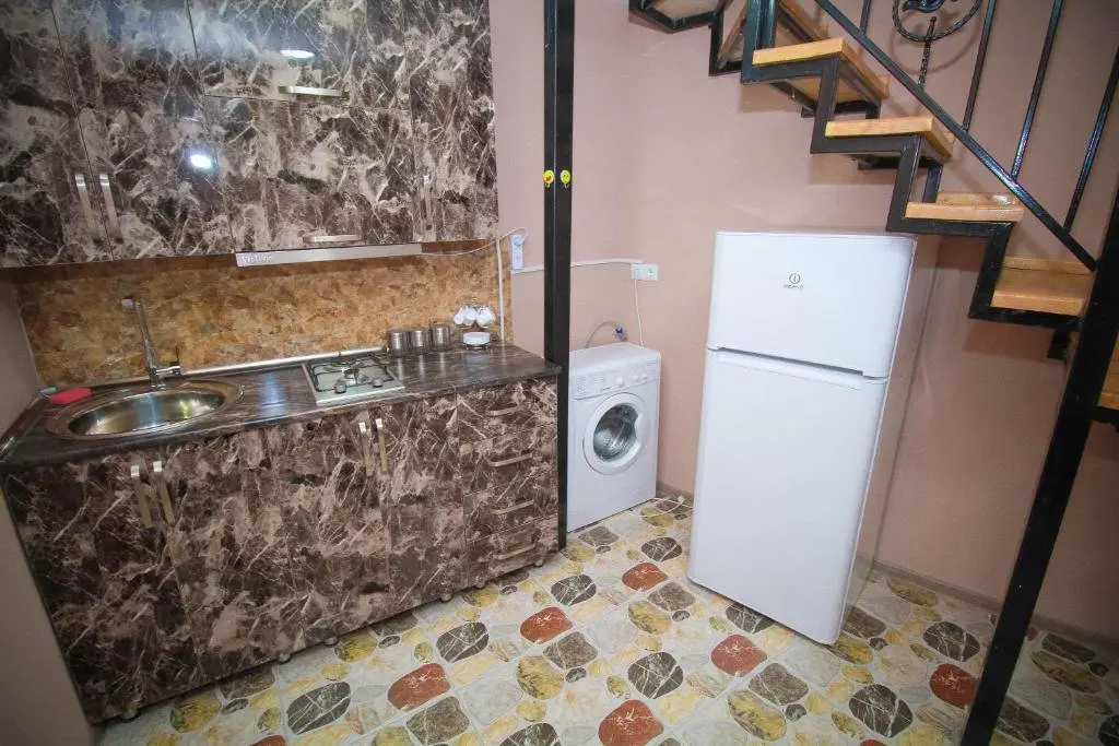 Тбилиси: Old Tbilisi Located Appt in 19th Century House