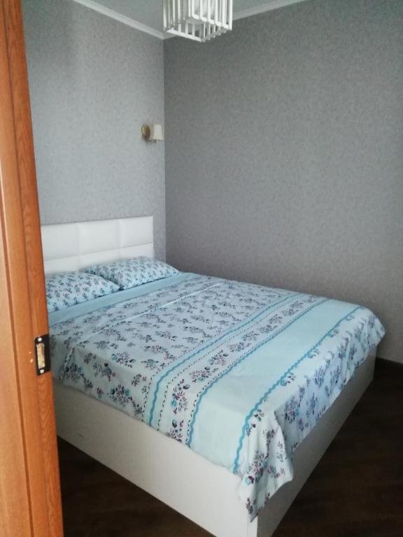 Батуми: Pirosmani Street 16 322