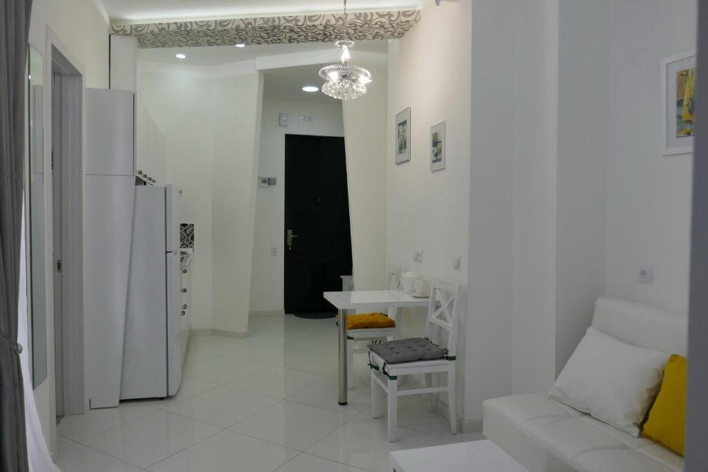Тбилиси: Sulkhan Tsintsadze Street N26