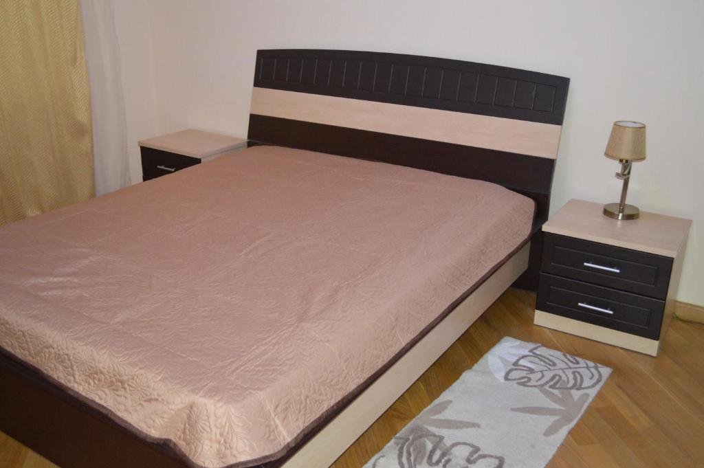 Тбилиси: Mtatsminda Str 27(Ex. Dimitri Kipiani Str 35)