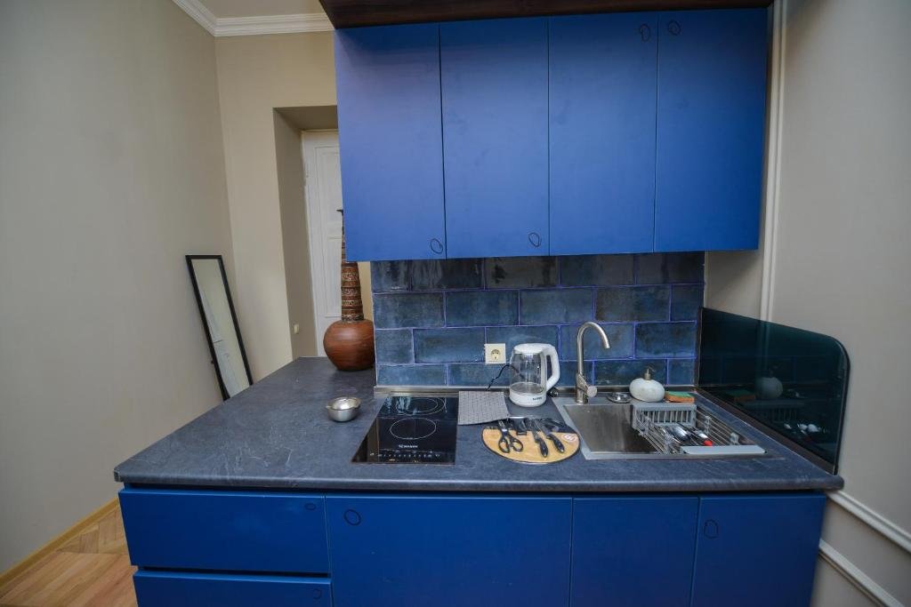 Тбилиси: Modern Studio In Old Tbilisi Near Rustaveli