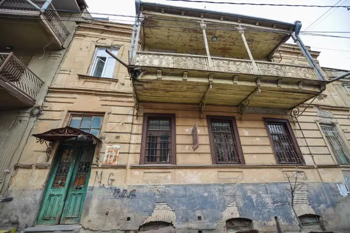 Тбилиси: Modern Studio In Old Tbilisi Near Rustaveli