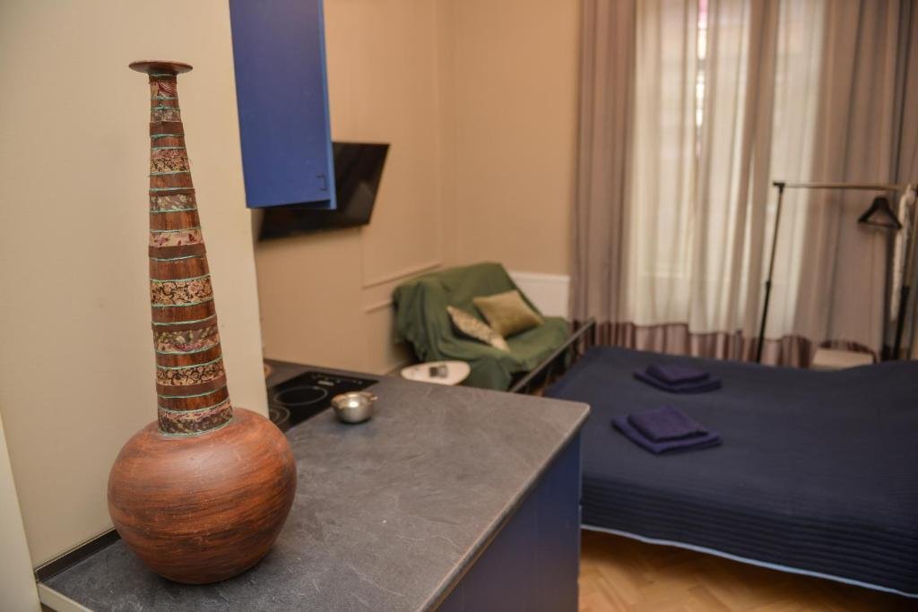 Тбилиси: Modern Studio In Old Tbilisi Near Rustaveli
