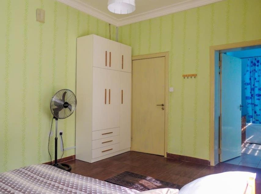 Тбилиси: Only Bring Your Toothbrush1 11