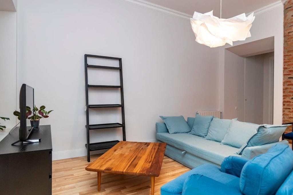 Тбилиси: Modern And Stylish 2Br Apt. With Balcony