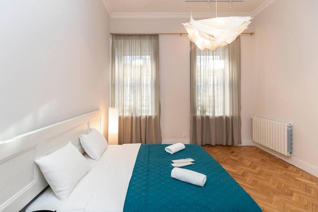 Тбилиси: Modern And Stylish 2Br Apt. With Balcony