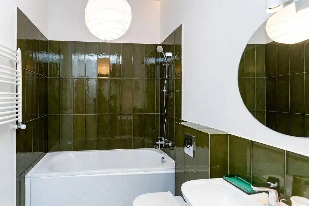 Тбилиси: Modern And Stylish 2Br Apt. With Balcony