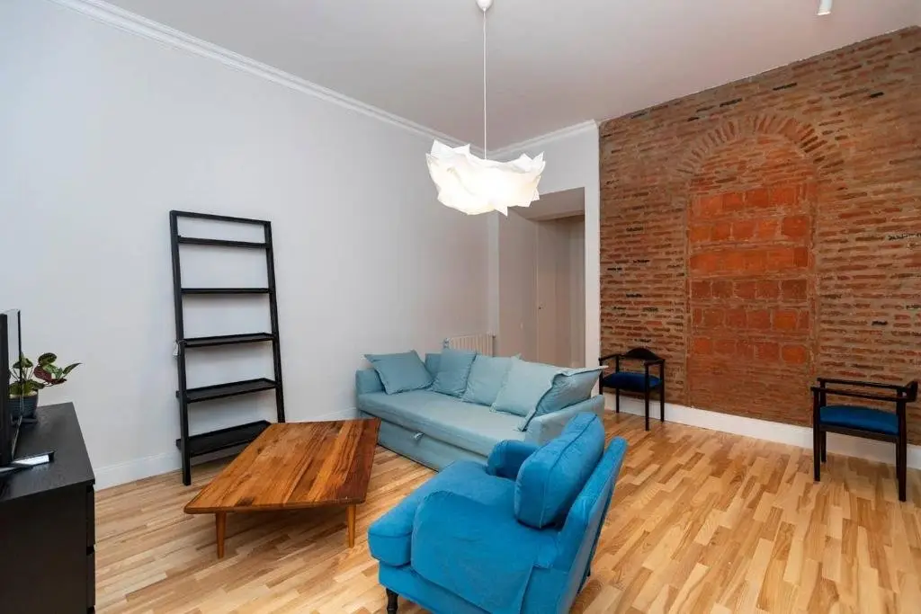 Тбилиси: Modern And Stylish 2Br Apt. With Balcony
