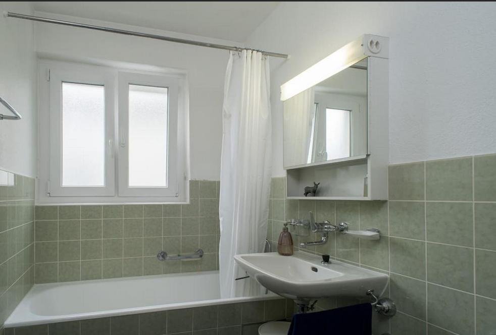 Тбилиси: Stadt Zurich Kleines Studio Beim Albisriederplatz