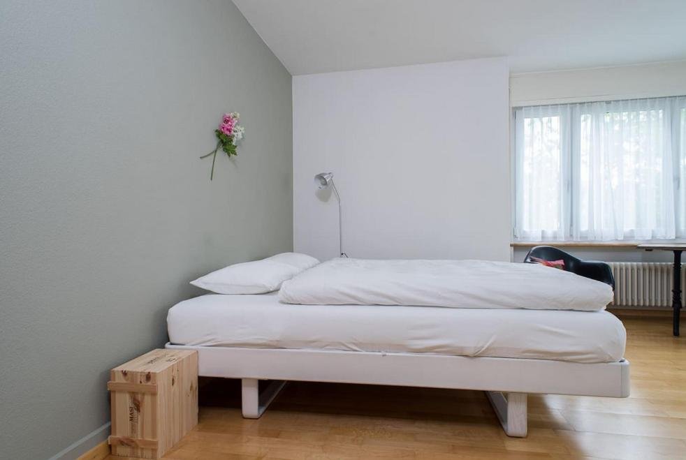 Тбилиси: Stadt Zurich Kleines Studio Beim Albisriederplatz