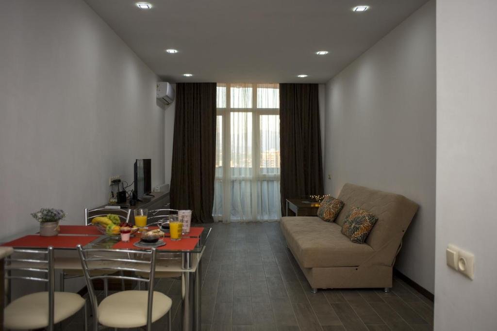 Батуми: Mountain View Apartment For 2 4 People