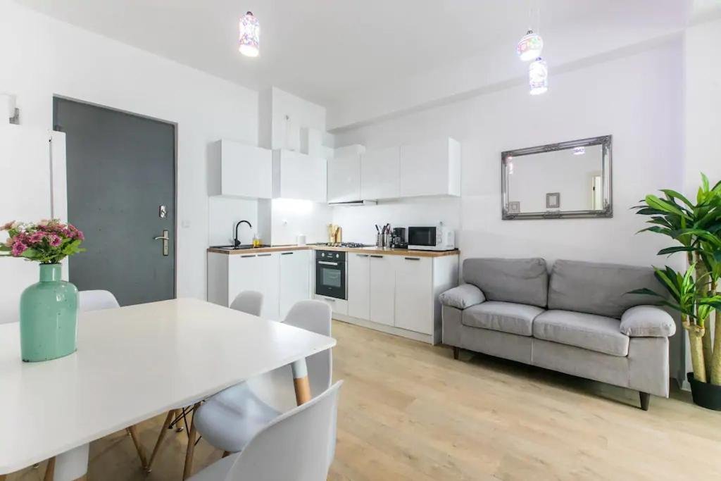 Тбилиси: Newly Built 2 Bedroom Apartment In Old Tbilisi