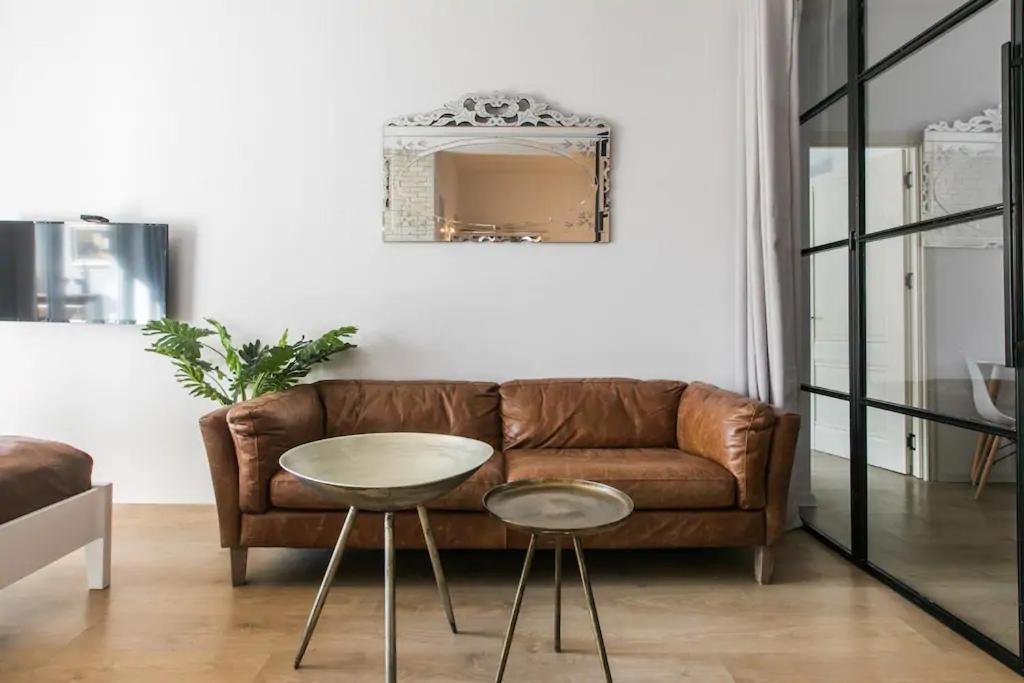 Тбилиси: Newly Built 2 Bedroom Apartment In Old Tbilisi