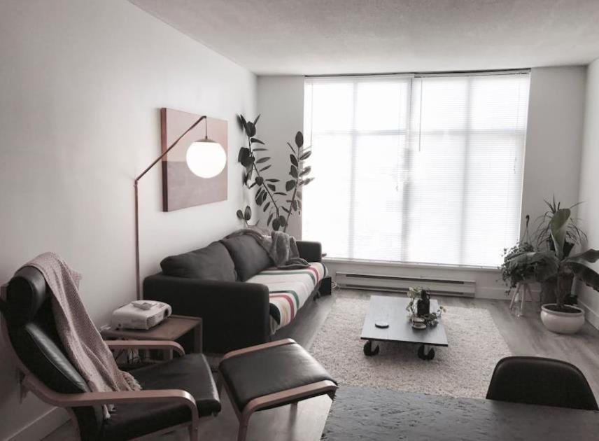 Тбилиси: Modern Suite with Private Bathroom