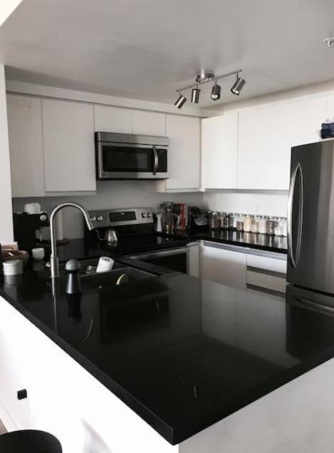 Тбилиси: Modern Suite with Private Bathroom