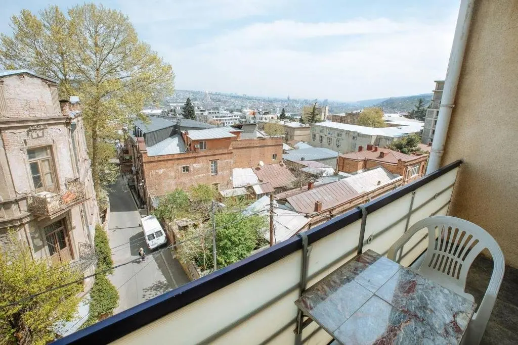 Тбилиси: Soaked 1Br Apartment W Balcony In Of Tbilisi