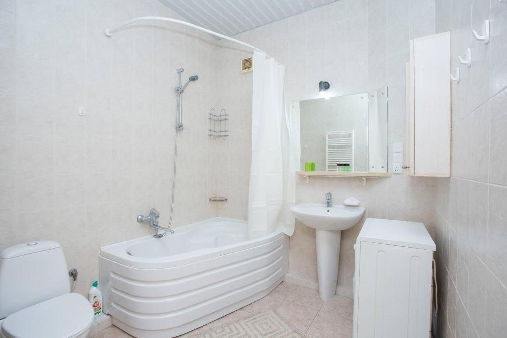 Тбилиси: Soaked 1Br Apartment W Balcony In Of Tbilisi