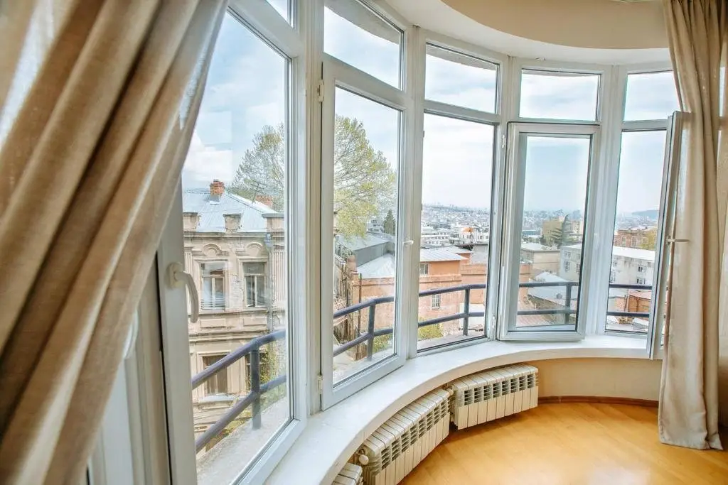 Soaked 1Br Apartment W Balcony In Of Tbilisi — фото 1