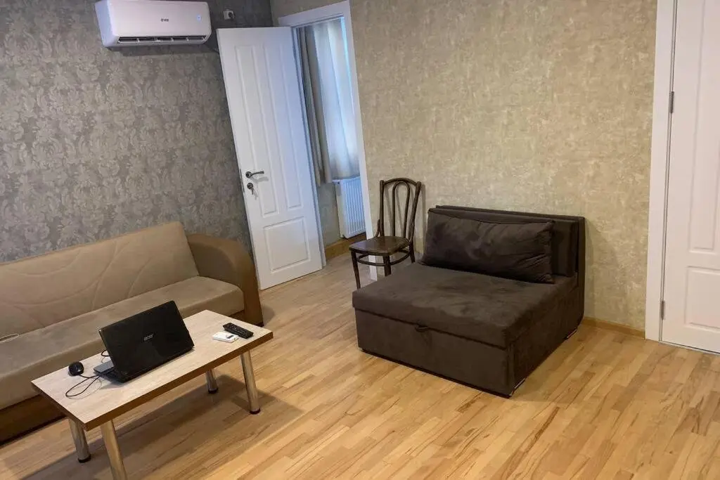 Тбилиси: Private House,In 10 Min. To Fabrika, Agmashenebeli Ave. And Railway Station