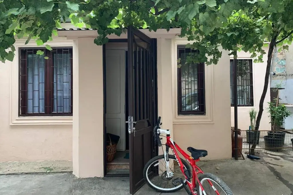 Тбилиси: Private House,In 10 Min. To Fabrika, Agmashenebeli Ave. And Railway Station