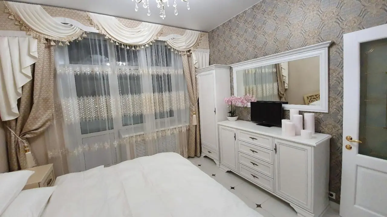 Рыбинск: Apartment Royal Fleur de Lys Королевская Лилия