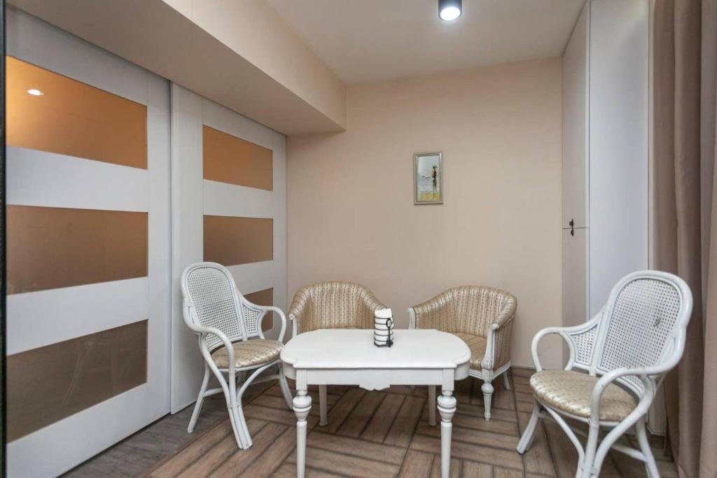 Тбилиси: Prestigious And Cozy 2 Storeyed Apartment In Vake