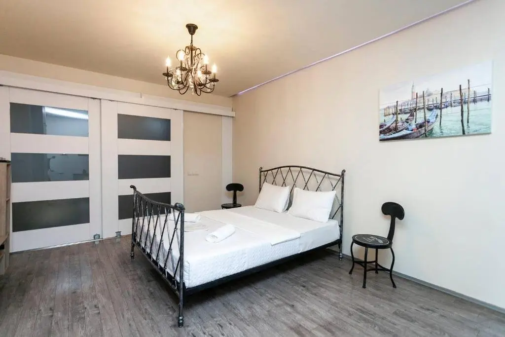Тбилиси: Prestigious And Cozy 2 Storeyed Apartment In Vake