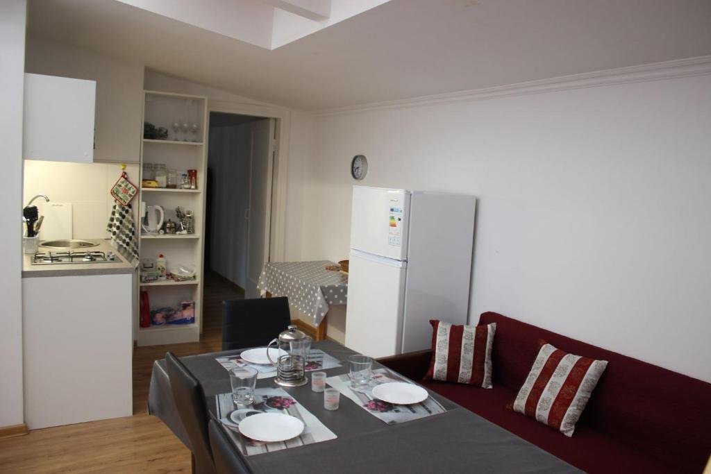 Тбилиси: New Apartment 5 Minutes Walk From The Freedom Square 45 Square Meters, Renovated And Very Clean 2 Room Apartment With Leaving Room And Twin Bedroom, With It's Own Bathroom And Kitchen Corner.