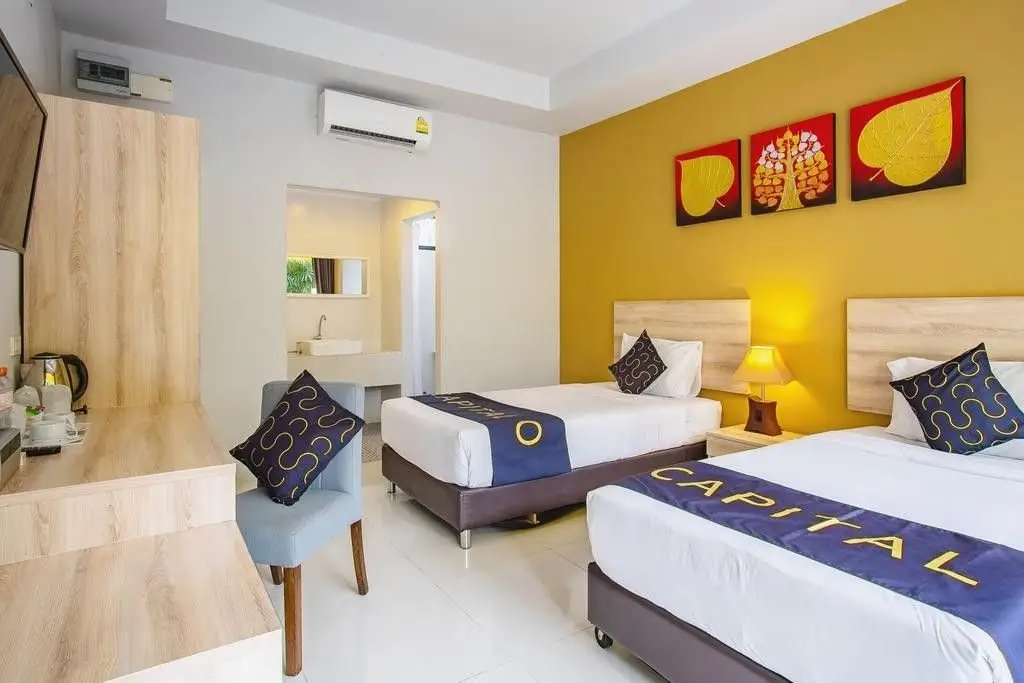 Тхаланг: Capital O 486 Naiyang Beach Hotel