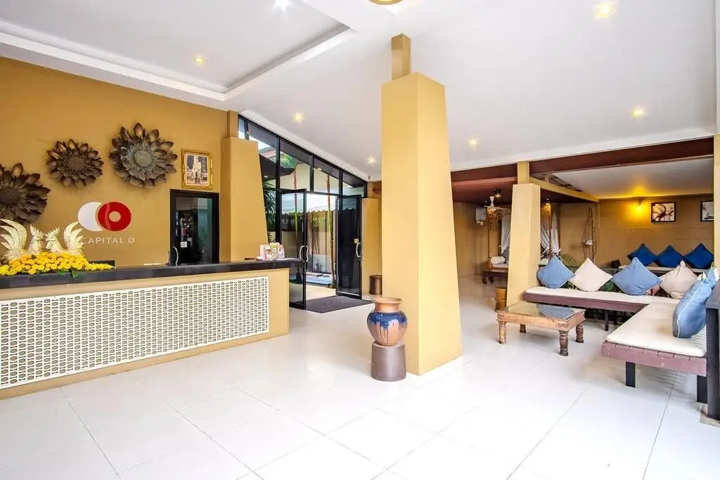 Тхаланг: Capital O 486 Naiyang Beach Hotel