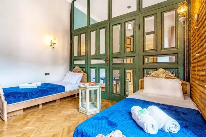 Тбилиси: Old Tbilisi 3Br Apt. 2Bathrooms, 2 Min. From Rustaveli Ave