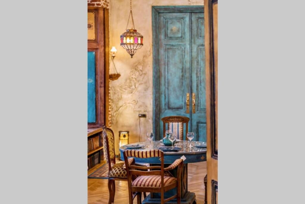 Тбилиси: Old Tbilisi 3Br Apt. 2Bathrooms, 2 Min. From Rustaveli Ave