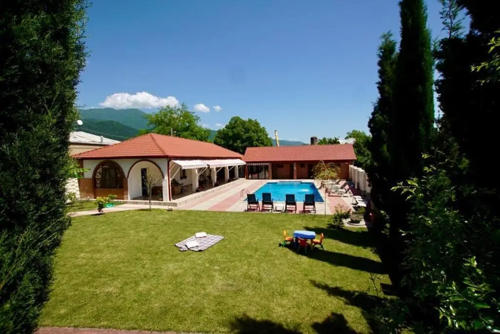Кварели: Pawlonia Villa