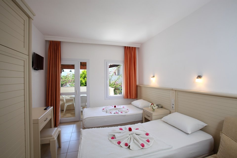 Summer Garden Suites&Beach Hotel — фото 1