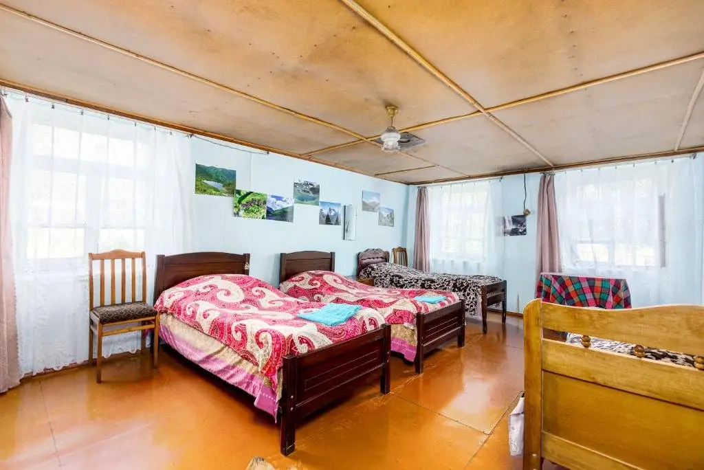 Омало: Guest House Nazo
